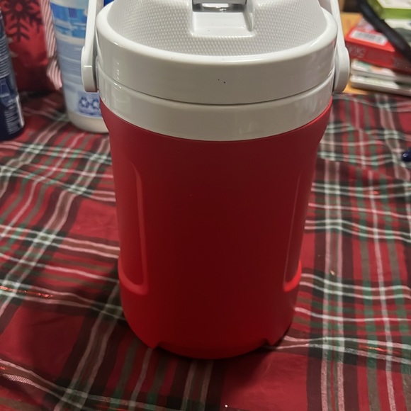 NEW Igloo 1/2 Gallon Sport Jug with Hanging Hooks - Picture 5 of 6